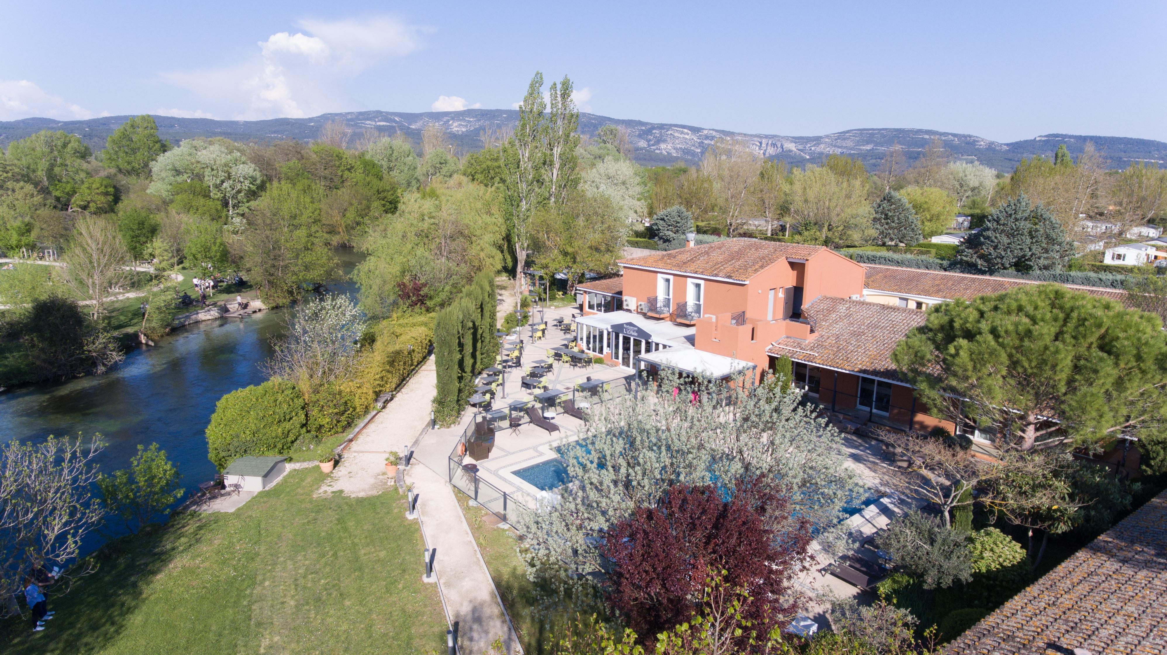 Sowell Hotels Domaine De La Petite Isle LʼIsle-sur-la-Sorgue Exterior foto